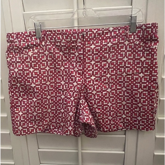 LAUNDRY by SHELLI SEGAL, PINK AND WHITE PRINT WOMEN’S SHORTS. - Picture 2 of 3